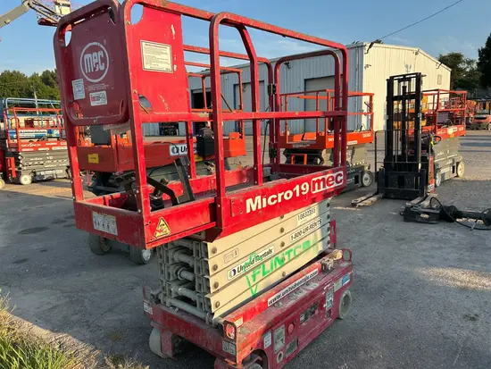 2018 MEC MICRO 19 Scissor Lift