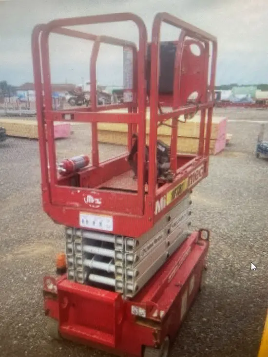 2018 MEC MICRO 19 Scissor Lift