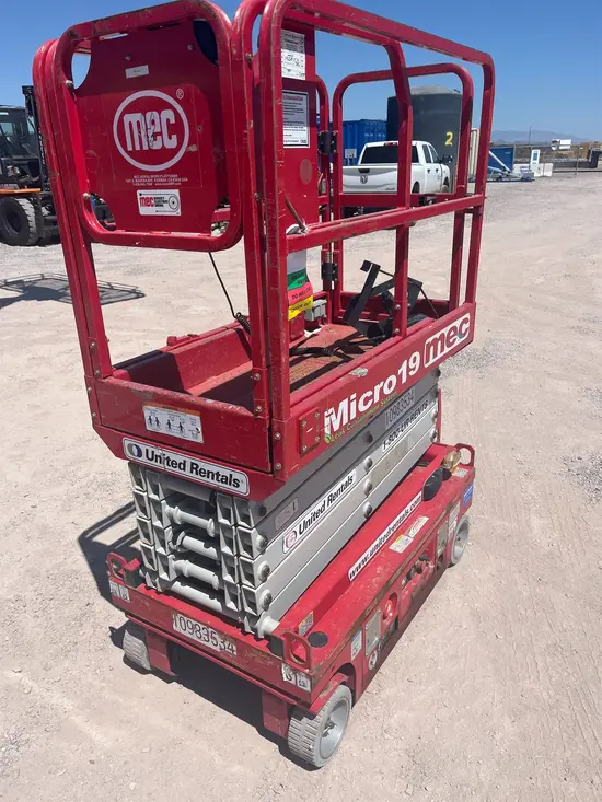 2019 MEC MICRO 19 Scissor Lift