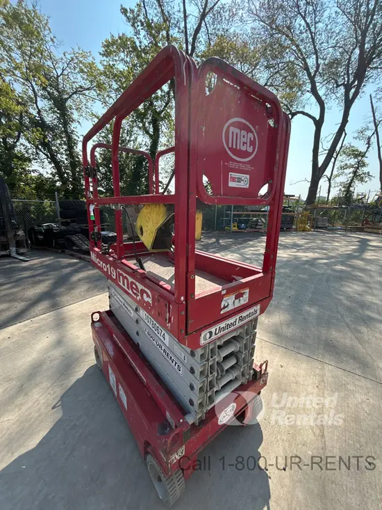 2018 MEC MICRO 19 Scissor Lift