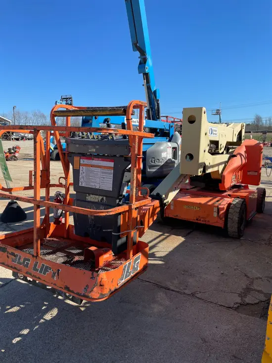 2017 JLG E400AN Articulating Boom Lift