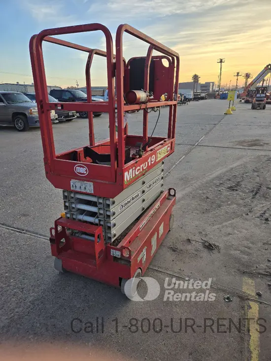 2019 MEC MICRO 19 Scissor Lift
