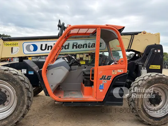 2017 JLG 742 Forklift