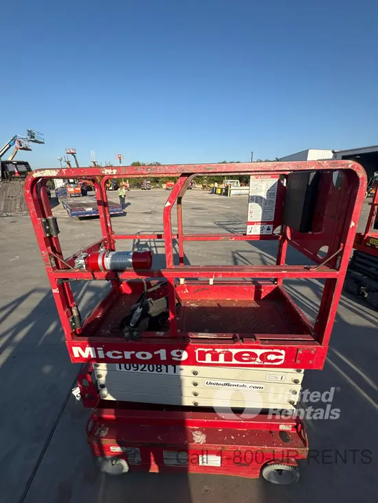 2019 MEC MICRO 19 Scissor Lift