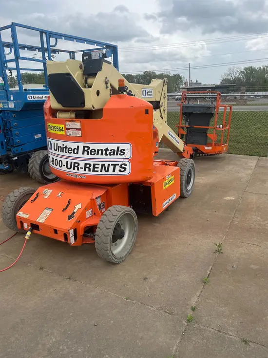 2017 JLG E400AN Articulating Boom Lift
