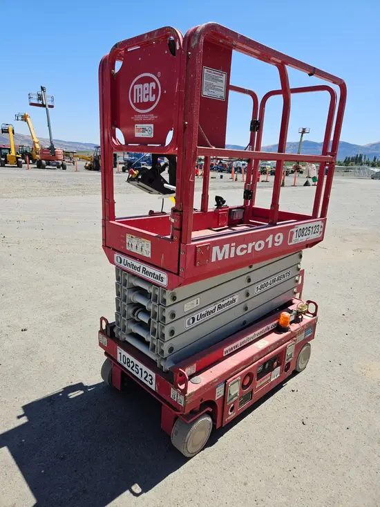 2018 MEC MICRO 19 Scissor Lift
