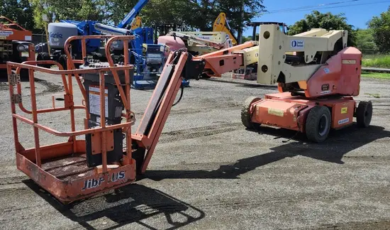 2016 JLG E400AJPN Articulating Boom Lift