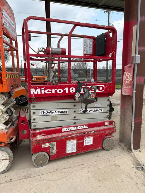 2018 MEC MICRO 19 Scissor Lift
