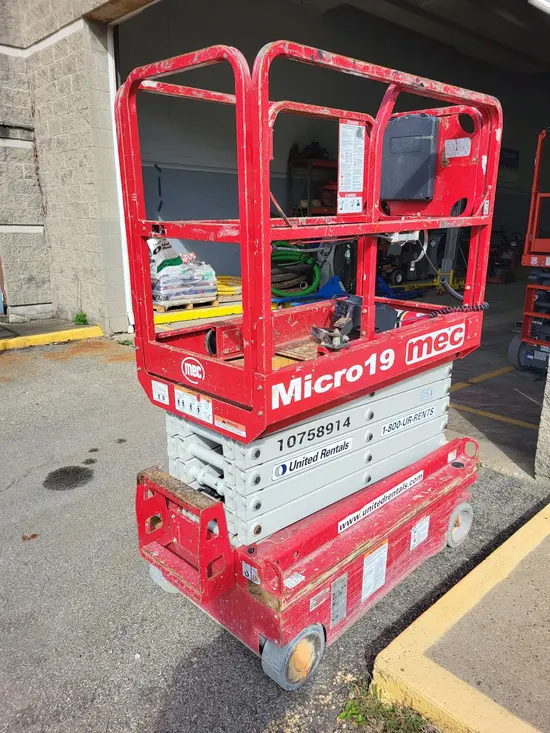 2018 MEC MICRO 19 Scissor Lift