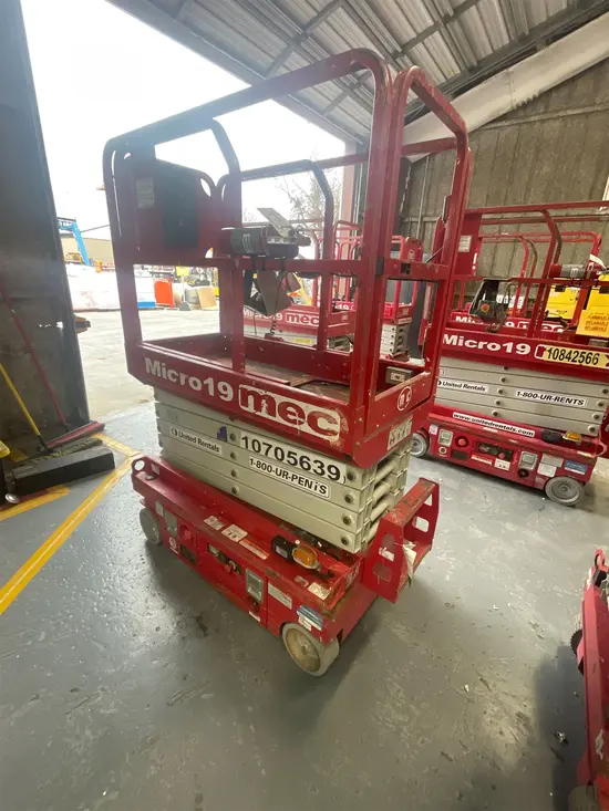 2018 MEC MICRO 19 Scissor Lift
