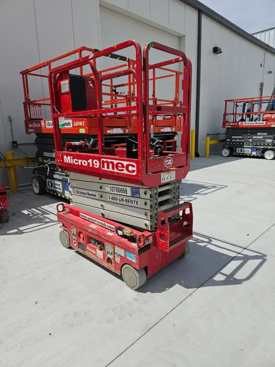 2018 MEC MICRO 19 Scissor Lift