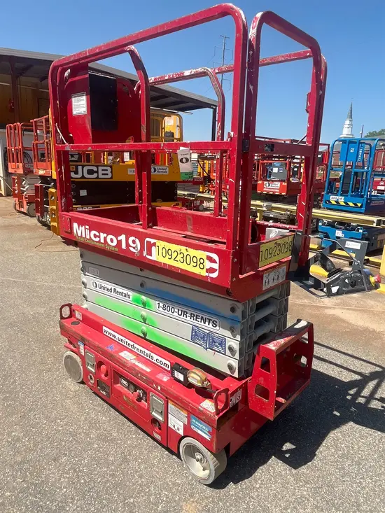 2019 MEC MICRO 19 Scissor Lift
