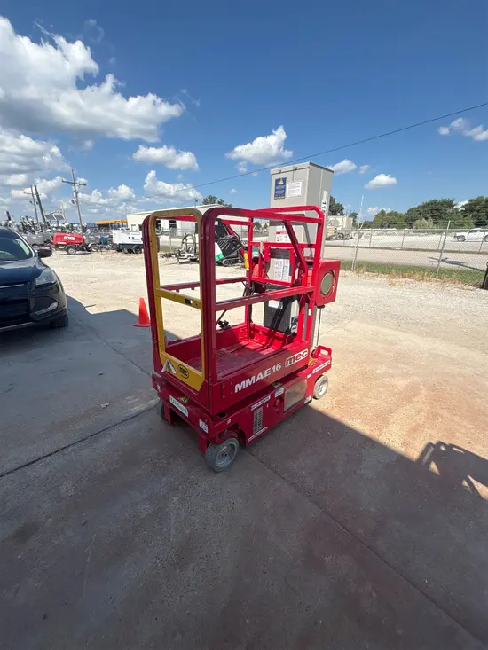 2019 MEC MICRO 19 Scissor Lift