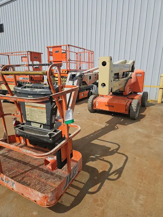 2017 JLG E450AJ Articulating Boom Lift