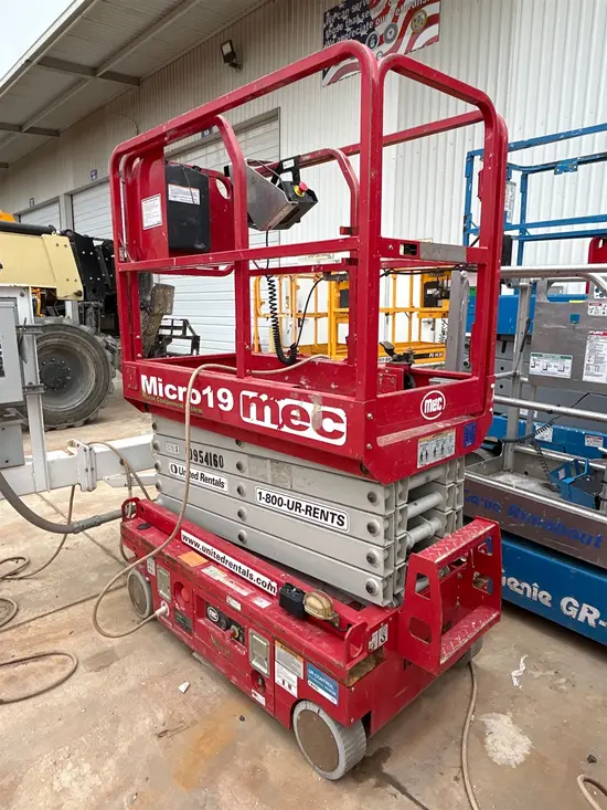 2019 MEC MICRO 19 Scissor Lift