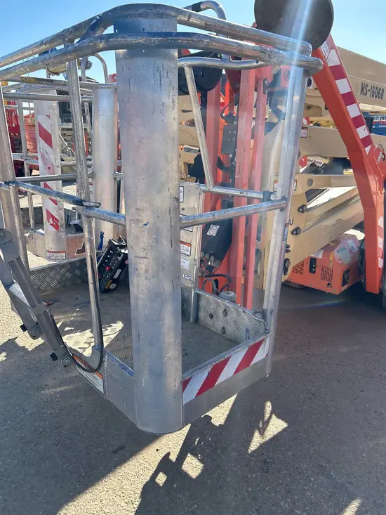 2016 JLG X700AJ Atrium Lift