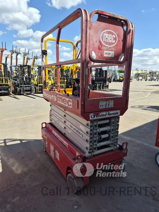 2019 MEC MICRO 19 Scissor Lift