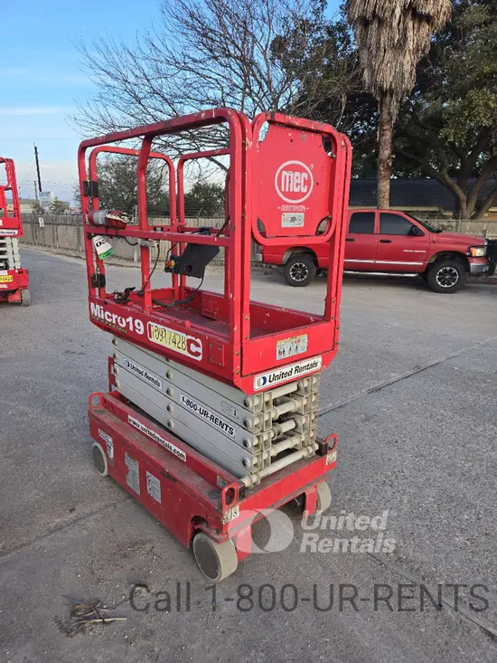 2019 MEC MICRO 19 Scissor Lift