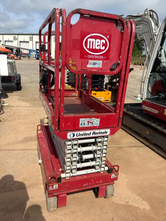 2019 MEC MICRO 19 Scissor Lift