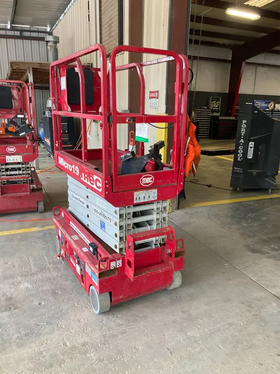 2018 MEC MICRO 19 Scissor Lift
