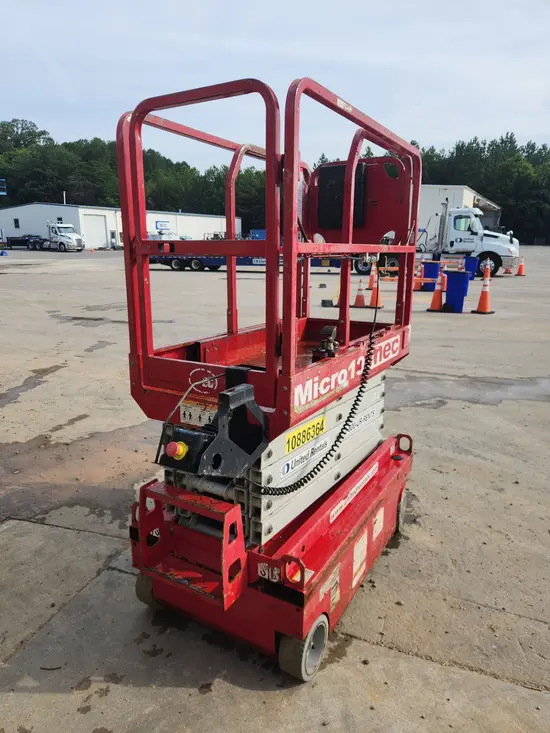 2019 MEC MICRO 19 Scissor Lift