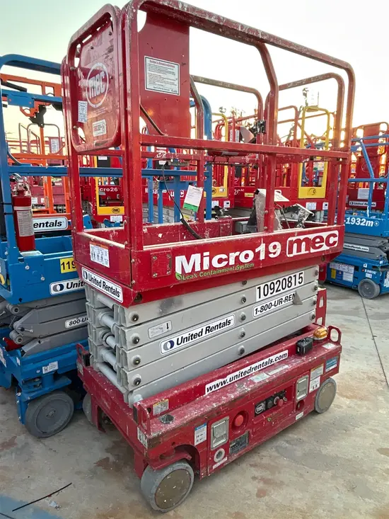 2019 MEC MICRO 19 Scissor Lift