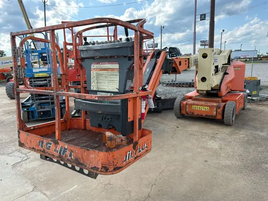 2013 JLG E400AJPN Articulating Boom Lift