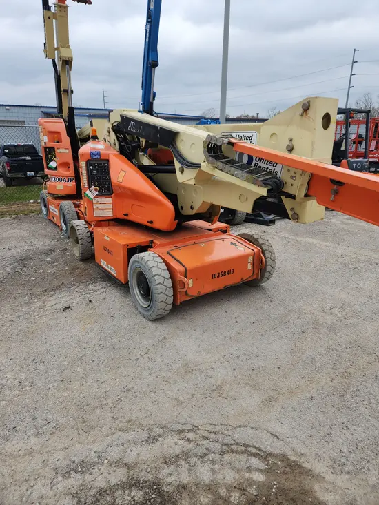 2015 JLG E400AJPN Articulating Boom Lift