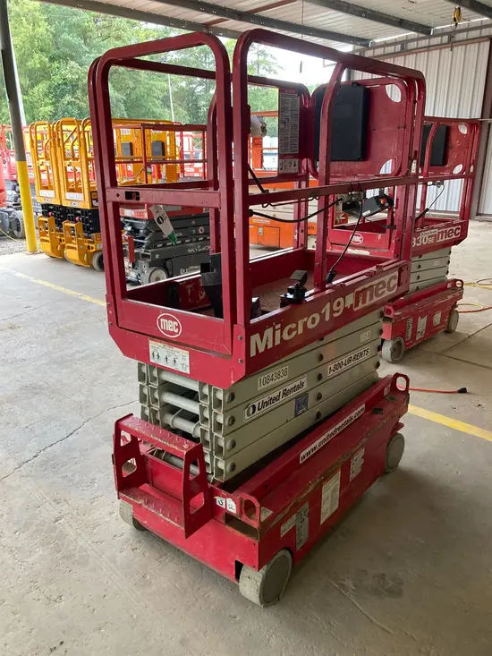 2018 MEC MICRO 19 Scissor Lift