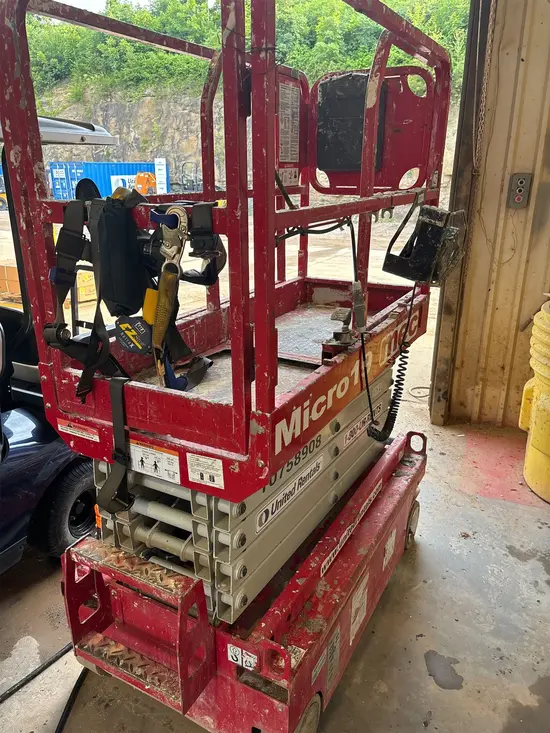 2018 MEC MICRO 19 Scissor Lift