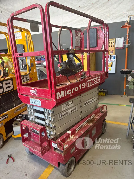 2018 MEC MICRO 19 Scissor Lift