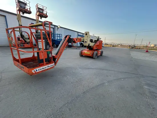 2017 JLG E400AJPN Articulating Boom Lift