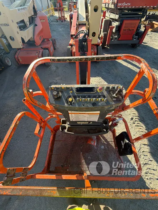 2016 JLG E400AJPN Articulating Boom Lift