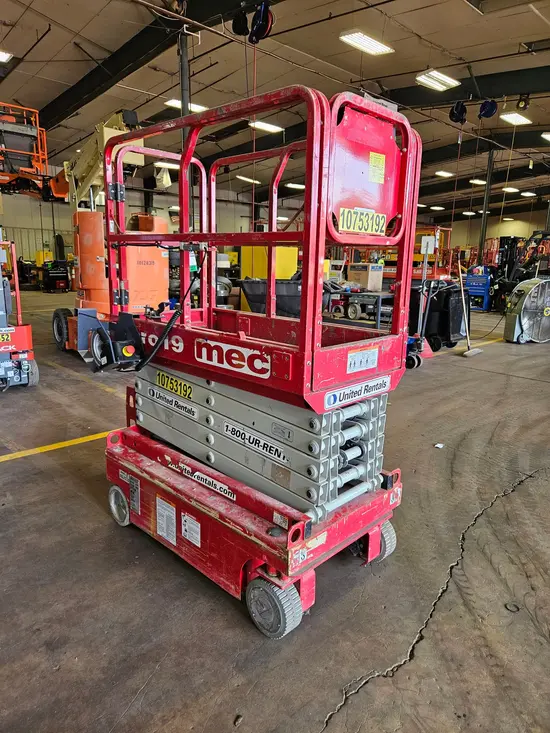 2018 MEC MICRO 19 Scissor Lift