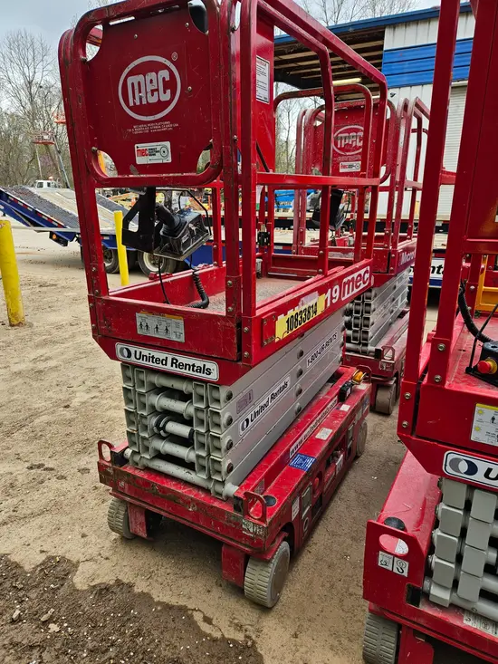 2018 MEC MICRO 19 Scissor Lift