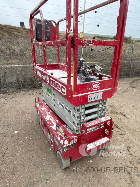 2018 MEC MICRO 19 Scissor Lift