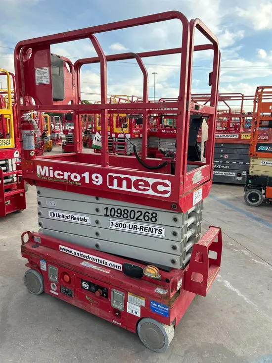 2019 MEC MICRO 19 Scissor Lift