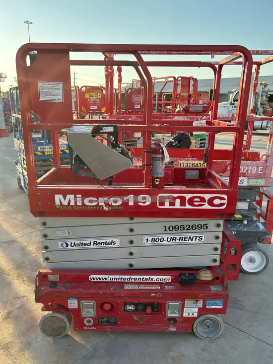 2019 MEC MICRO 19 Scissor Lift