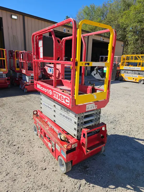 2018 MEC MICRO 19 Scissor Lift