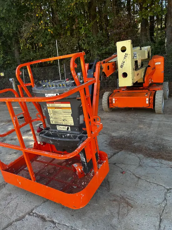 2016 JLG E450AJ Articulating Boom Lift