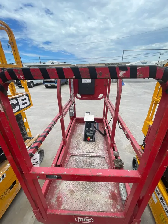 2019 MEC MICRO 19 Scissor Lift