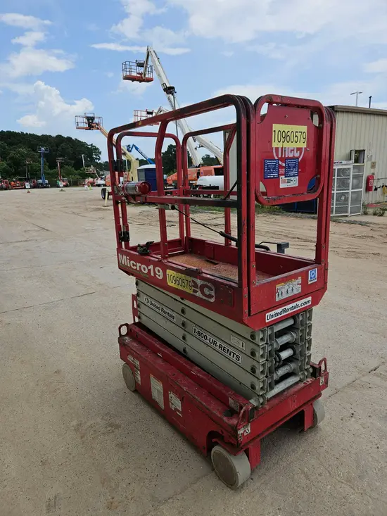 2019 MEC MICRO 19 Scissor Lift