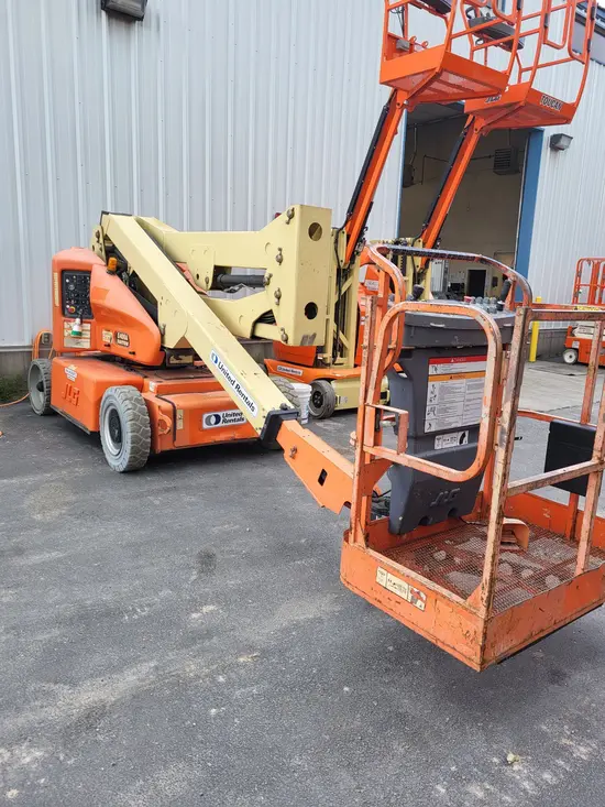 2013 JLG E400AN Articulating Boom Lift