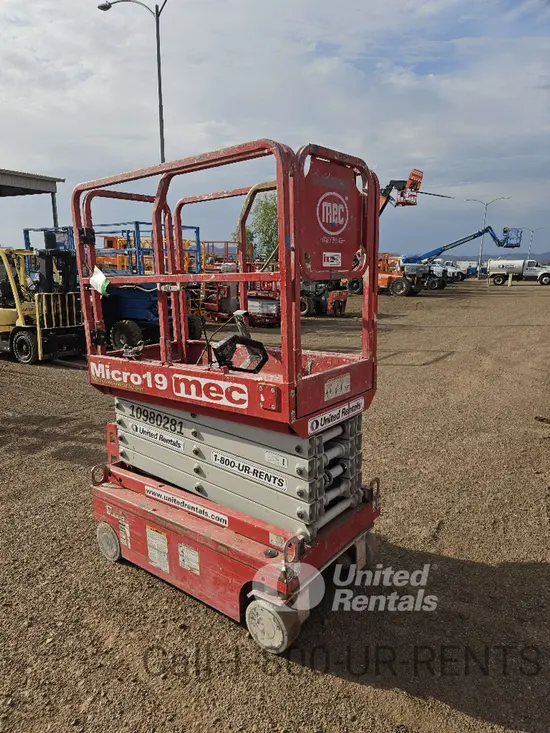 2019 MEC MICRO 19 Scissor Lift