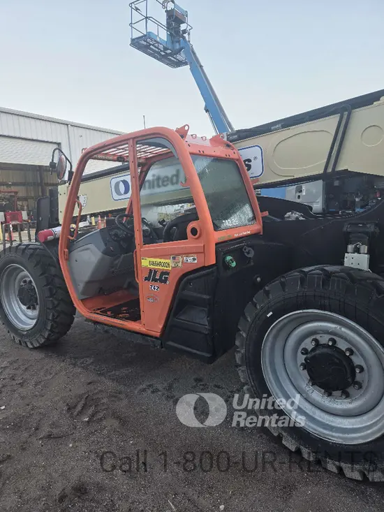 2018 JLG 742 Forklift