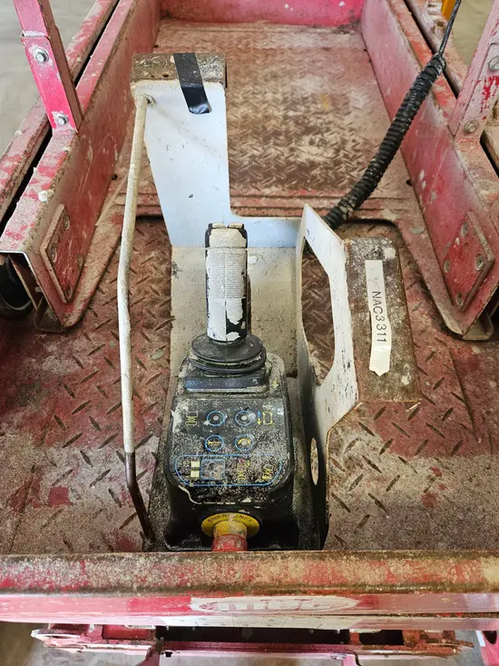 2018 MEC MICRO 19 Scissor Lift