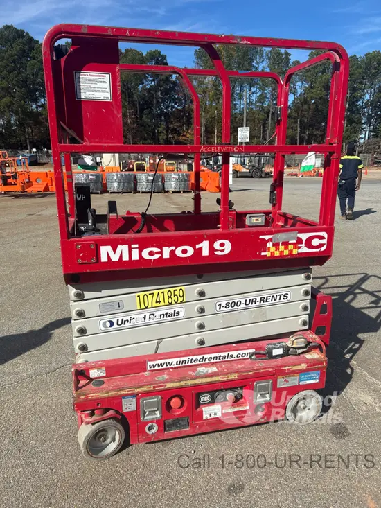 2018 MEC MICRO 19 Scissor Lift