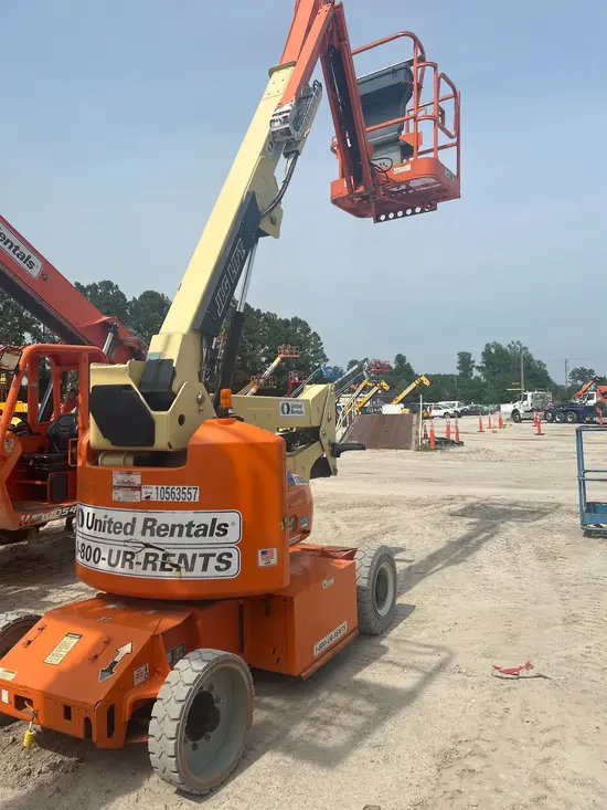 2017 JLG E400AJPN Articulating Boom Lift