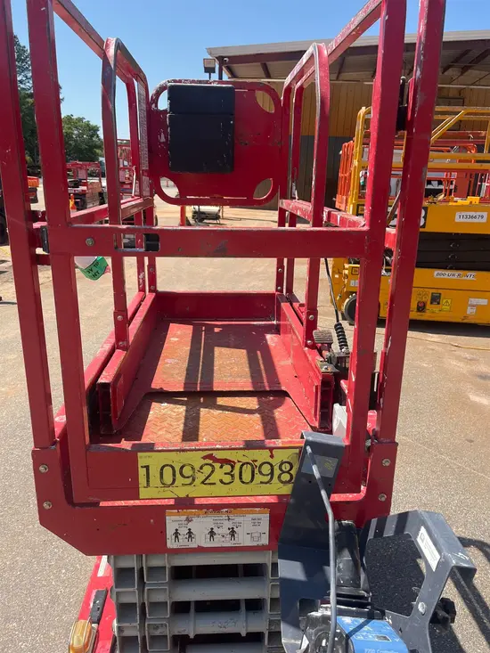 2019 MEC MICRO 19 Scissor Lift