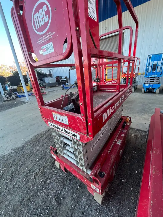 2018 MEC MICRO 19 Scissor Lift